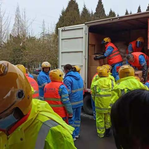 春节慰问环卫工   浓浓关怀暖人心