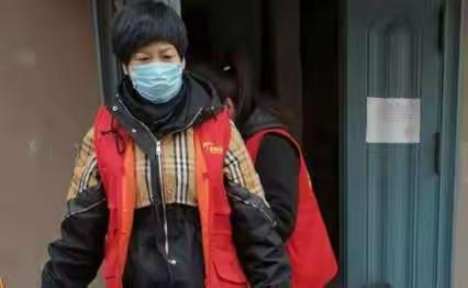 搭连街道新苑社区消安委持续开展楼道消防安全清理整治行动