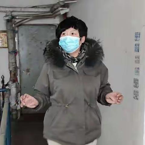 搭连街道新苑社区开展楼道消防安全整治行动