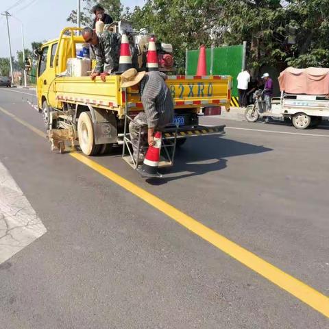 加强路域环境整治，提升道路出行面貌