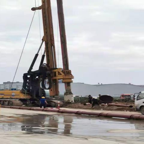 全力以赴打好第一筑—巢马制梁场首个试验桩基浇筑成功