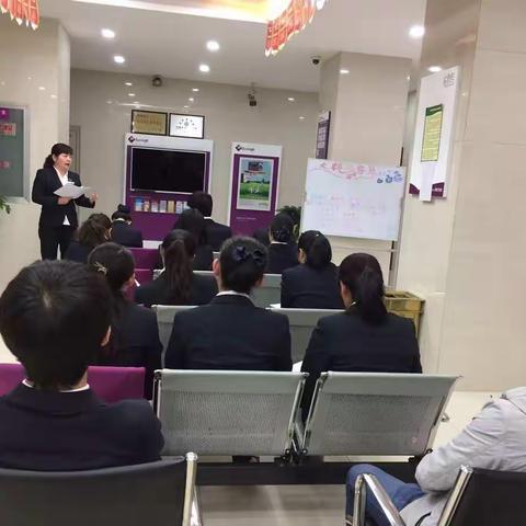 城西支行营业室六月第二周转型工作细节展示。