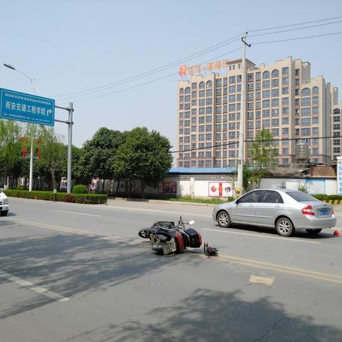 城西所民警路遇交通事故，先期处置，妥善移交