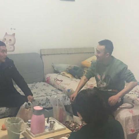 雪花纷扬寒意盛  支部慰问暖警心