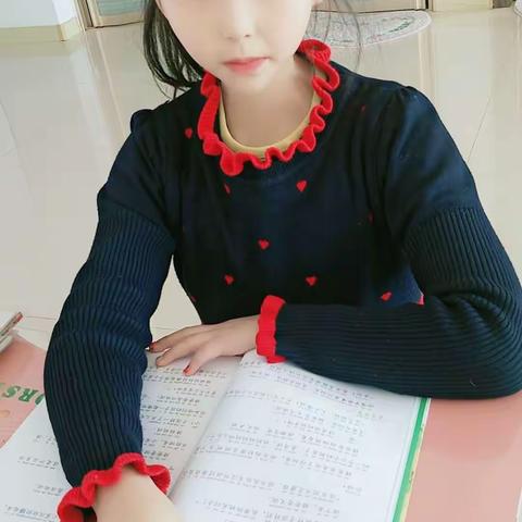 六马路小学二年一班衣妍霏 《小蜜蜂》家庭读书会第八期﻿