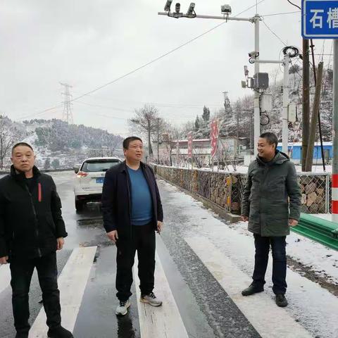 【邢台市信都区交通运输综合行政执法大队】冒雪巡查除隐患  坚守岗位保安畅