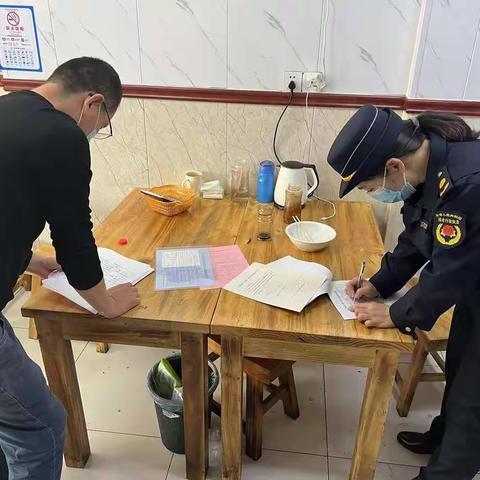 洁净市南 火车站中队在行动