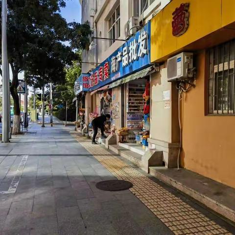 洁净市南 火车站中队在行动