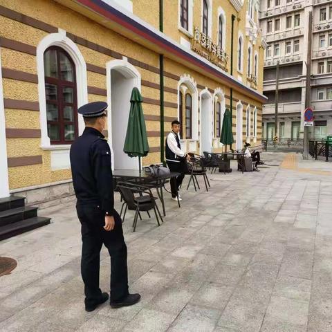 洁净市南 火车站中队在行动