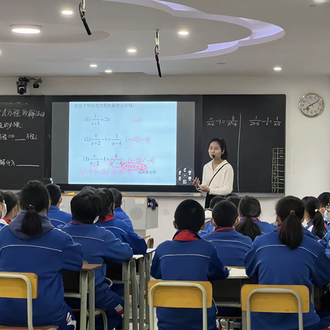 【圭峰会城周君初中数学名教师工作室】精彩课堂展风采，交流共研促成长