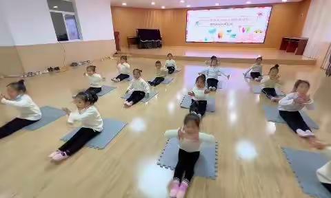 “舞动童年，绽放精彩”――， 京山市直属机关幼儿园联投分园2022年秋舞蹈A班期末成果展示