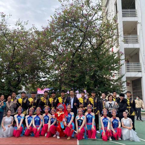 覃塘一中参加覃塘区第五届中小学“立德杯”体育艺术节校园才艺“十个一”展演荣获一等奖