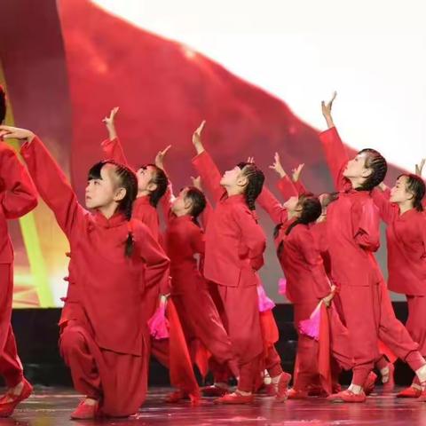 拉丁舞#中国舞#街舞#美术#书法#明星艺校暑期班，让你清凉一夏！