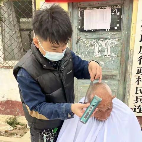 高庄镇：党员义剪服务冬日暖人心