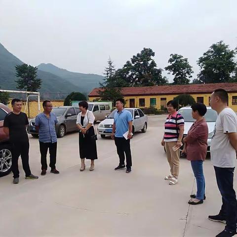 教体局督导室到贺进中心学校督导迎省检工作