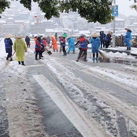 凤凰环卫：奋战除雪一线，确保“四桥”畅通