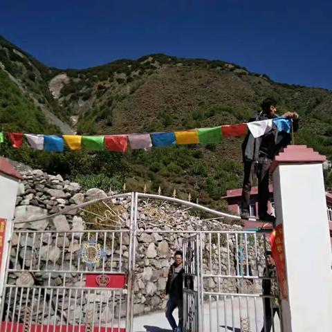 雅江县开展乱挂经幡整治工作