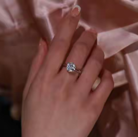 莫桑钻值得戴一辈子吗  莫桑钻值得买吗 是不是智商税