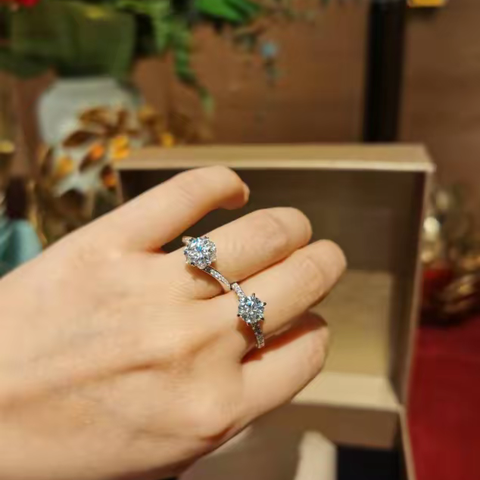 莫桑钻市场价多少钱一克拉 莫桑钻一克拉价格图片