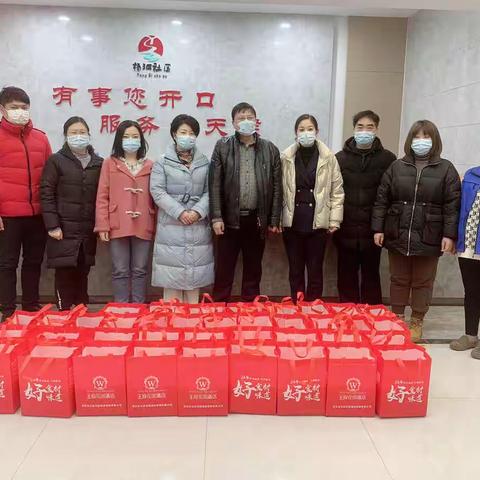 颗颗红心暖人心  区人大代表为居民保供送爱心