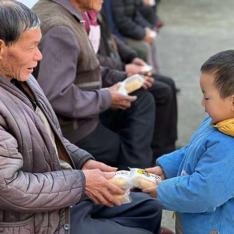 安心托幼，童心敬老——绩溪县荆州乡中心幼儿园延时活动