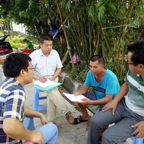 思源初中杨校长带领党员干部风后防贫