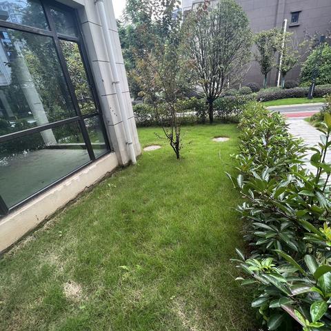 🌟🌟首付十万买南湖世家下叠别墅，带前后花园约150平米，产权271实得380平八房三厅五卫128.8万带车位一起