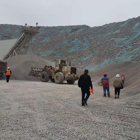 重庆基地一新业务片区一为深化春耕行动而积极调研市场、储备客户。