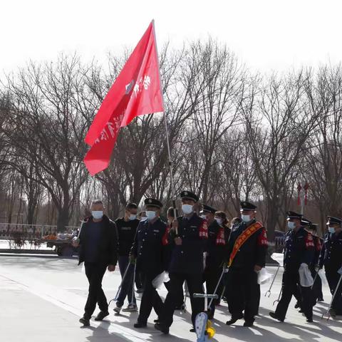 哈密神舟保安守护押运有限公司开展“学雷锋，做先锋”活动