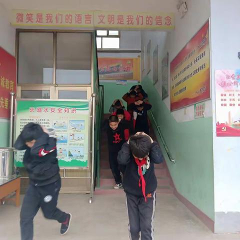 象牙寨小学进行紧急疏散演习