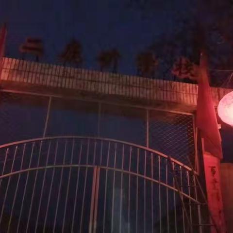 国旗飘扬灯笼高挂 郭矿学校喜气洋洋迎新年