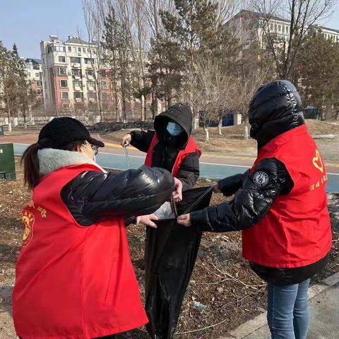 给退役军人发放优待证