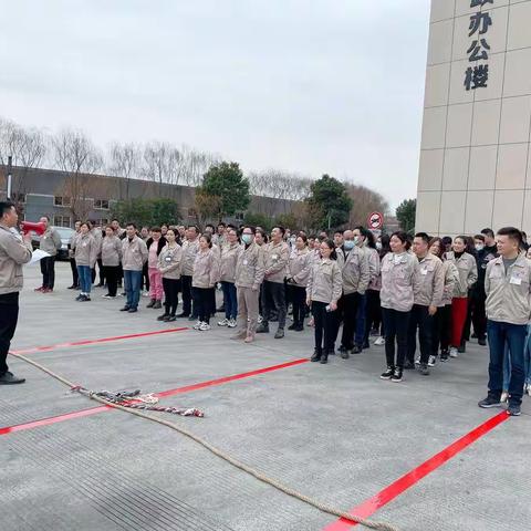 拔河争先我最行，凝心聚力迎春节