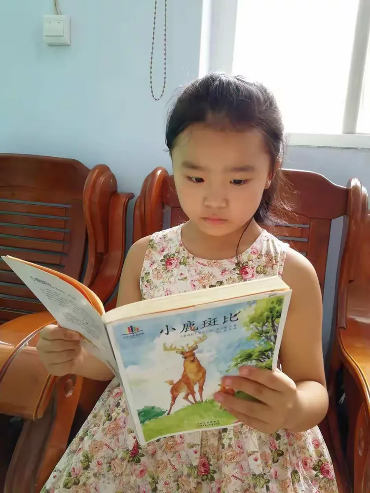 大营盘小学二年一班李欣彤读书,做有气质的自己