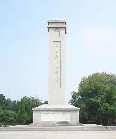 无名烈士墓前的沉思