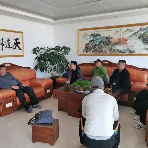 登吉格嘎查第一书记、驻村工作队、两委班子到柴达木小区开展了整治环境工作大排查