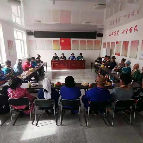 登吉格嘎查开展了整理写“登吉格嘎查志”工作座谈会