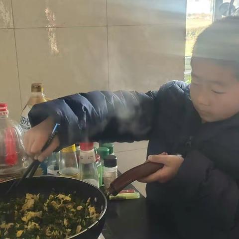 和妈妈一起包饺子