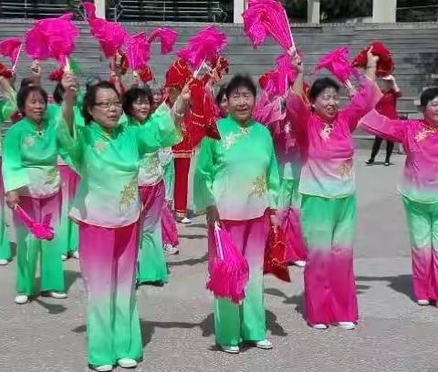 又到五一，舞起来！王淑环同志参加石门小区五一文艺汇演