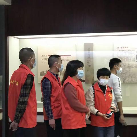 城西社区组织党员志愿者学习习近平总书记关于平安建设重要讲话和重要指示批示精神书画展览