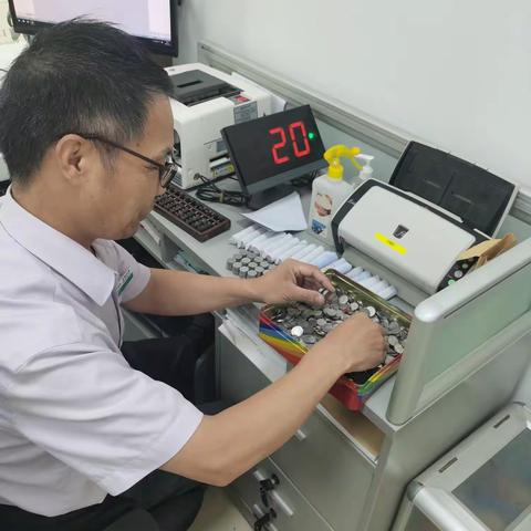 浓情暖域·“小零钱，大服务”--记农行济南高官寨支行零钱兑换暖人心