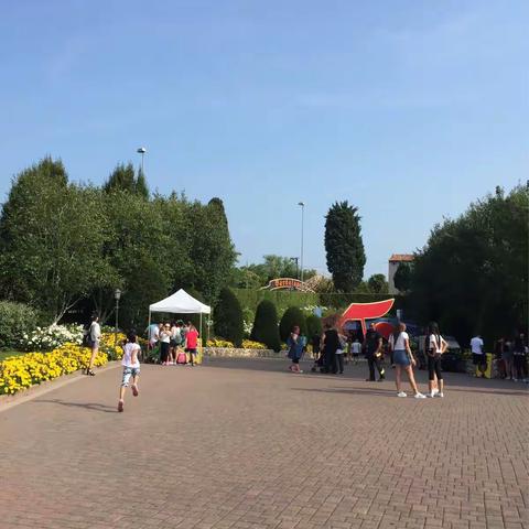 游意大利加达云霄乐园