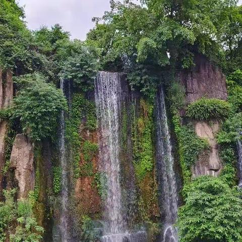 秀甲天下数峨眉