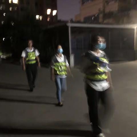 东湖区彭家桥街道福州路北社区为保障辖区铁路安全运行，扎实推进“中秋”期间辖区铁路沿线安保工作。