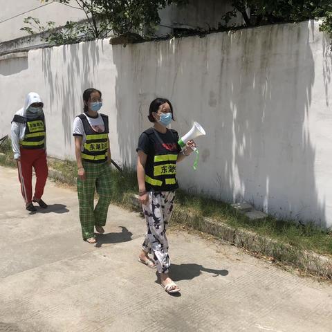 南昌市东湖区彭家桥街道福州路北社区开展铁路护路巡逻
