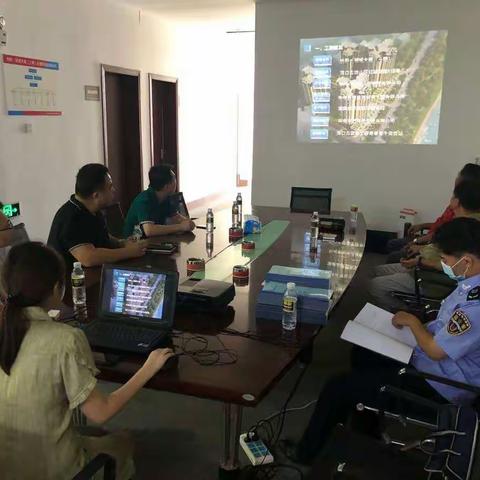 区人社局局长林维东深入琼山区在建工程项目实地检查农民工五项制度及台账落实情况