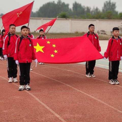 队旗飘扬 梦想启航—江河国际实验学校举行少先队新队员入队仪式