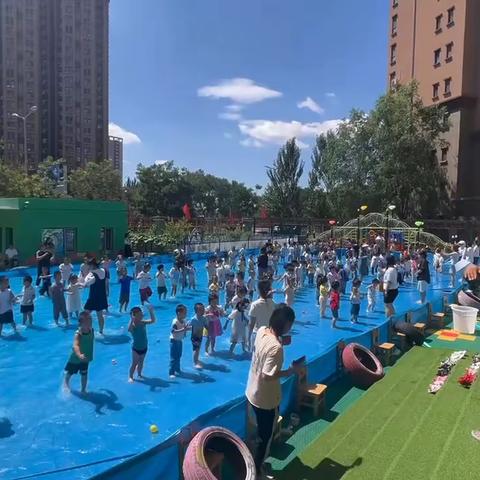 恩贝幼儿园“欢度夏天，水戏童年”泡沫之夏活动