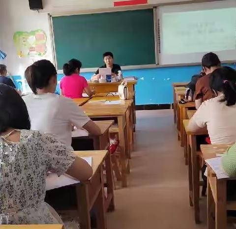 以爱润心 以责育人 以心赋能