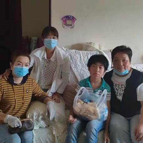 “情暖中秋 爱润童心” 新民社区妇联开展中秋节慰问困难儿童活动